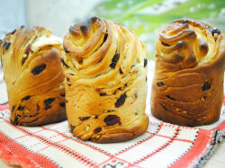 Кулич «Краффин» с цукатами и клюквой