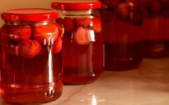 Компот из свежей клубники с сахаром