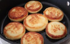 Творожные сырники с бананом и изюмом без сахара