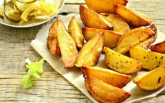 Картофель по-деревенски с чесноком и карри