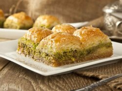 Восточная пахлава с грецкими орехами по-домашнему