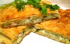 Греческий пирог «Кубите» с курицей и картошкой