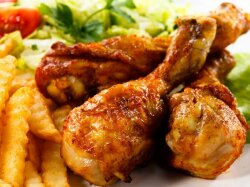 Филе индейки в сливочном соусе с чесноком на сковороде