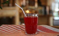 Морс из калины и клюквы с медом
