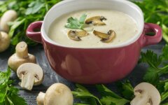 Сливочно-сырный суп-пюре с шампиньонами и картофелем
