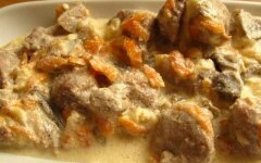 Азу из индейки со сметаной и соевым соусом