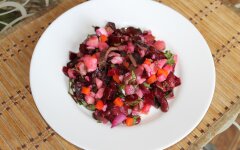 Винегрет с квашеной капустой и яблоком