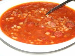 Густой фасолевый суп с колбасой