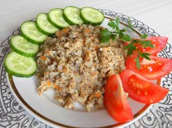Гречневая каша на курином бульоне с курицей