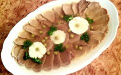 Заливное из говяжьего языка с желатином в мультиварке