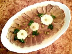 Заливное из говяжьего языка с желатином в мультиварке