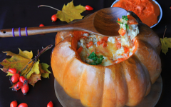 Тыква с курицей и пшенной кашей