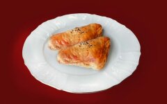 Самса с говядиной и тыквой из слоеного теста