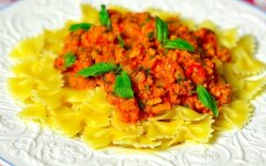 Фарфалле с соусом «Болоньезе» по-итальянски