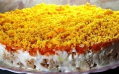 Салат из горбуши с морковью и грибами