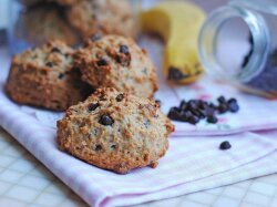 Фитнес-печенье из овсяных хлопьев с изюмом