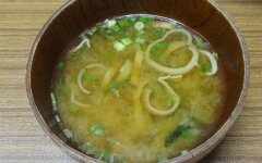 Мисо-суп с абураагэ и дайконом