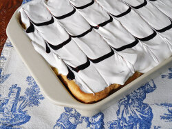 Торт-эклер со взбитыми сливками