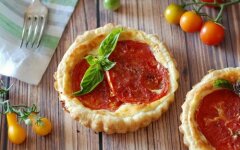 Слоеные корзиночки с томатами и рикоттой