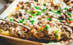 Запеканка с фаршем и овощами под сыром в духовке