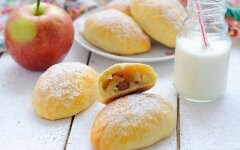 Пирожки с яблоками и изюмом из творожного теста в духовке
