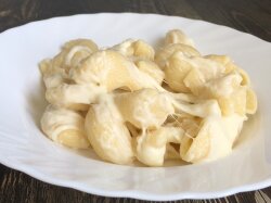 Макароны с сыром в сливочном соусе