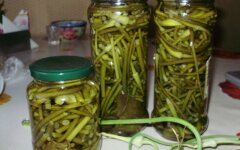 Маринованные стрелки чеснока с корицей на зиму