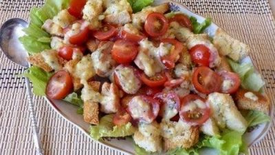 Cалат из пекинской капусты с домашними сухариками