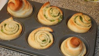 Чесночно-луковые рогалики