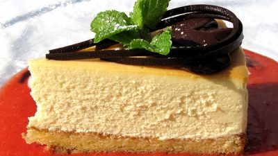 Чизкейк с белым шоколадом на печенье