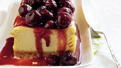Чизкейк с консервированной вишней