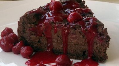 Чизкейк с шоколадом и вишней