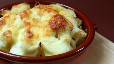 Цветная капуста под сыром в соусе бешамель