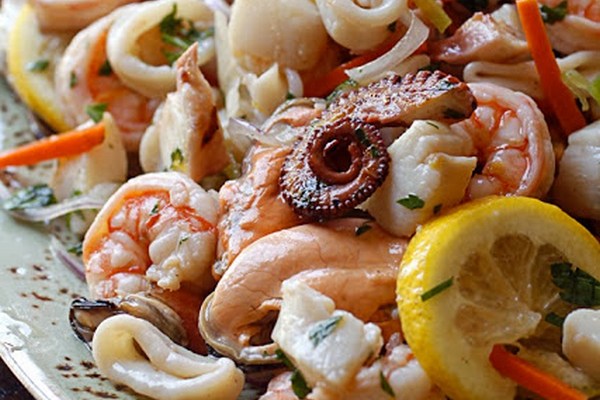 20 салатов из морепродуктов на любой вкус и бюджет