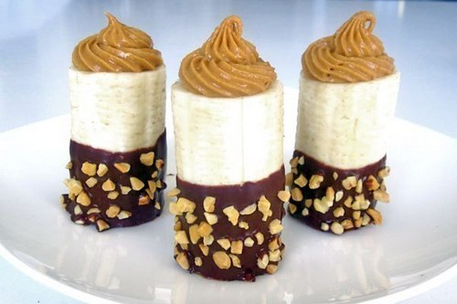 Десерт с бананами в шоколаде