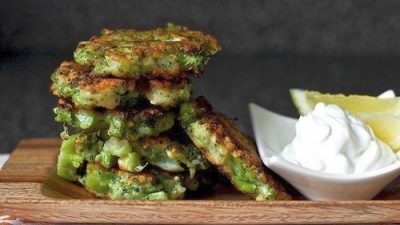 Диетические оладьи с брокколи и сыром