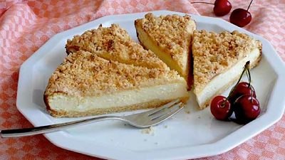 Диетический пирог с творогом и сыром