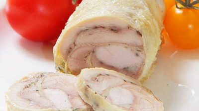 Диетический рулет из курицы на пару