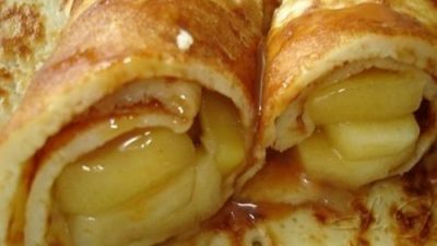 Домашние блинчики с яблоком