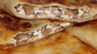 Домашние чебуреки с курицей и сыром