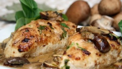 Домашние куриные рулетики в сливках