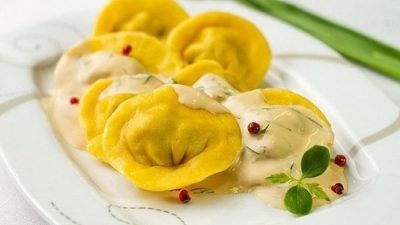 Домашние пельмени с мясом и сыром