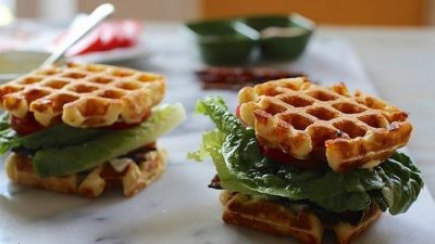 Домашние сэндвичи из сырных вафель