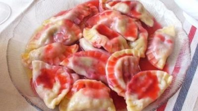 Домашние вареники со свежей малиной