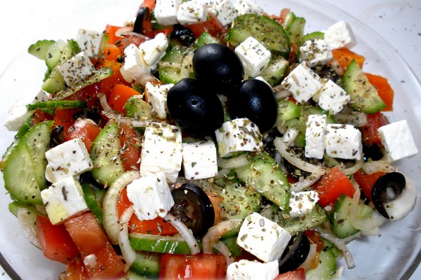 Домашний греческий салат с сыром фета, рецепт с фото — Вкусо.ру