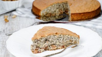 Домашний маковый пирог с грецкими орехами