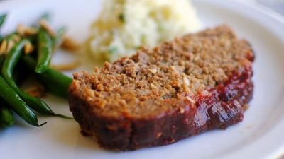 Домашний мясной рулет в томатной корочке