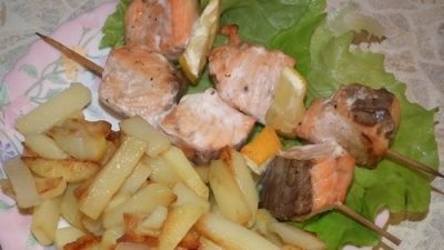Домашний шашлык из семги с лимоном