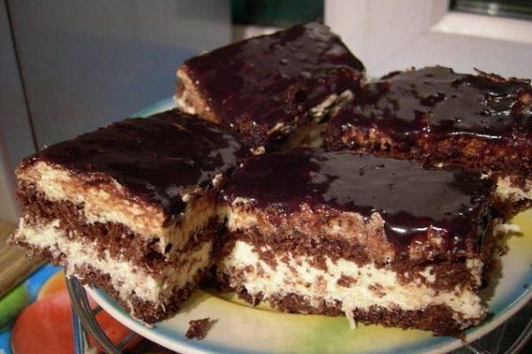 Домашний шоколадный торт с кокосовой начинкой