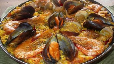 Домашняя паэлья с мидиями и креветками